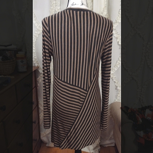 EUC: Cabin Asymmetrical Striped Mini Dress orTunic Top fits many sizes! XS-Large - Picture 3 of 4